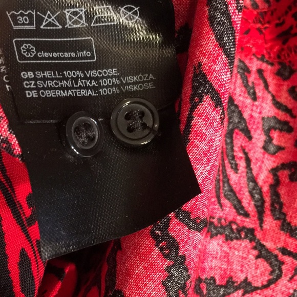 NWT H&M Cool Red & Black Print Tunic Blouse - Picture 13 of 16